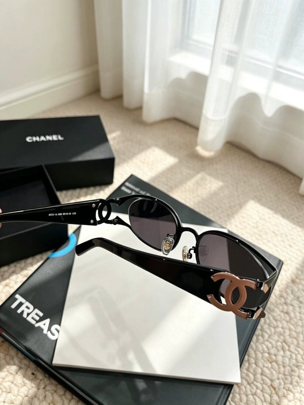 NWT NIB CHANEL CC Logo Oval Sunglasses Black Gold Silver Authentic - Picture 4 of 6